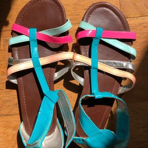 Sandales colorées à scratch en 36