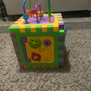 Cube d’activité enfant 