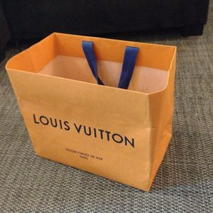 Sac cartonné Louis Vuitton
