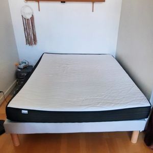 Lit 140×190cm (matelas et sommier) URGENT 