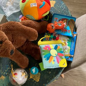 Lot jouets et livres bébé