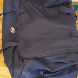 Grande valise souple à roulettes 