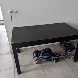 Table Ikea extensible Bjursta Noir pour 4-8 