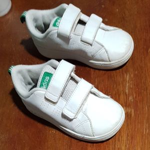 Baskets Adidas taille 26 fille