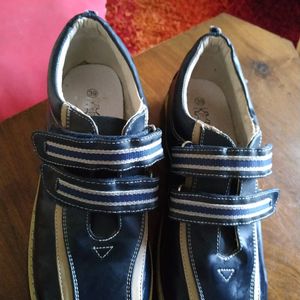 Idriss Chaussures cuir état neuf très rigide T 39