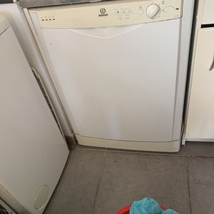 Lave vaisselle indésit 