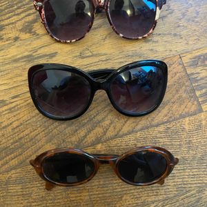3 paires de lunettes de soleil