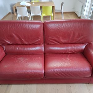 Canapé en cuir rouge