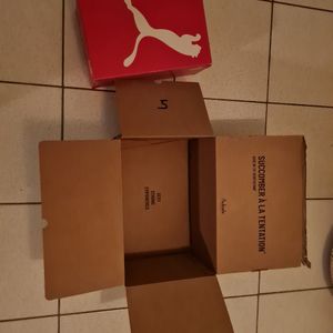 Carton de déménagement et boîte à chaussures 