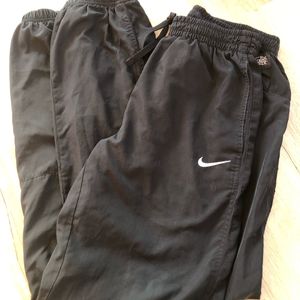 Jogging pantalon sport Nike taille m à réparer 