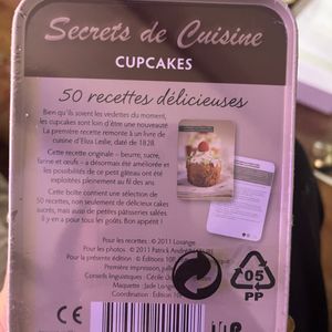 2 coffrets neufs de recettes (tapas et cupcakes)