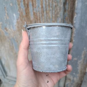 Mini cache pot
