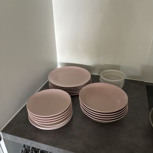 Vaisselle IKEA rose 