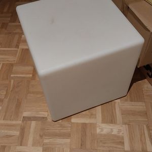 Cube lumineux (réservé)