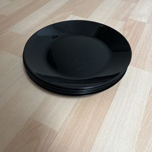 Assiettes plates noires