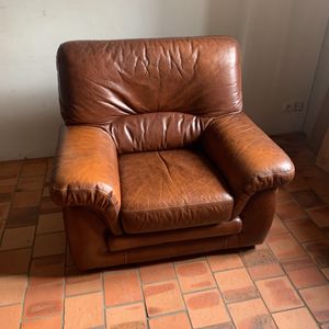 Donne fauteuil cuir marronTrès bonne assise