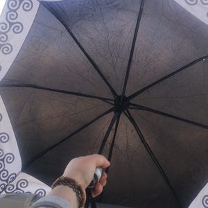 Parapluie troué
