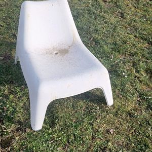 2 fauteuils extérieurs blancs