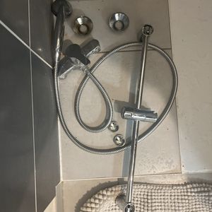 Plomberie - arrivée de douche et pommeau 