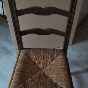  2 Chaises bois et assise paille identiques 