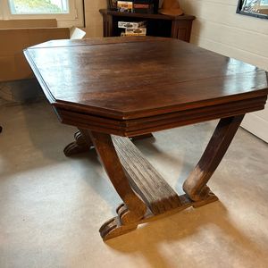 Table en bois de type carré 
