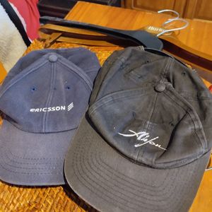 2 casquettes
