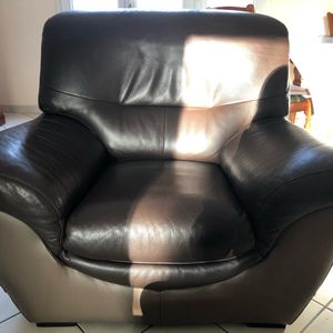 2 fauteuils en cuir marron 