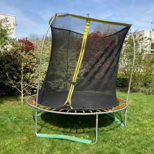 Donne trampoline en état TRÈS moyen
