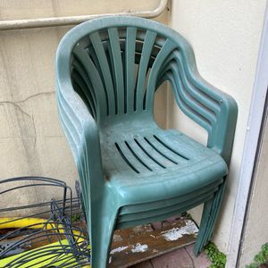 4 chaises de jardin