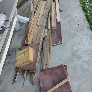 Planches et morceaux de bois