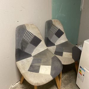 2 chaises à nettoyer 