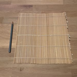 Petit tapis en bambou pour préparer des sushis
