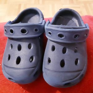 TBE Chaussures Crocs T22-23 bleu marine