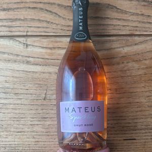 Bouteille vin pétillant rosé MATEUS