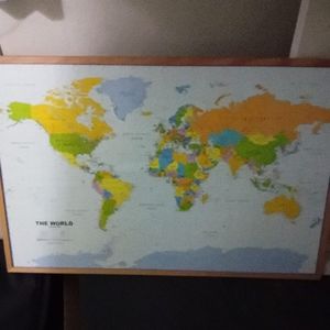 Carte du monde sur tableau 