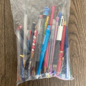 Ensemble stylos, crayons
