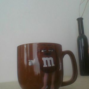1 mug M&Ms