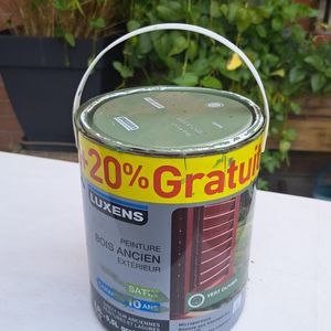 1 litre environ de peinture pour bois extérieur 