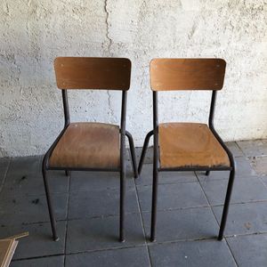 2 chaises d'école 