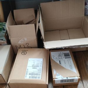 Cartons et enveloppes pour colis