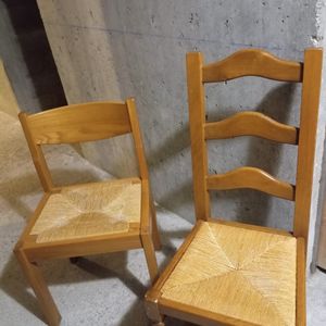 Lot de 4 chaises ( 2 modèles différents)