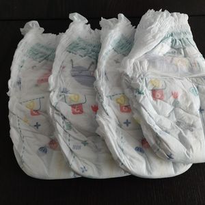4 Pampers taille 6
