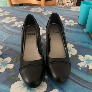 Chaussure noire talon carré T39