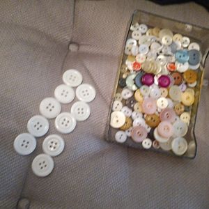 Lots de petits boutons et 10 boutons normal 
