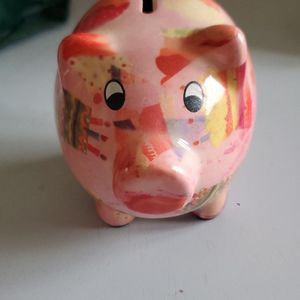 Tirelire cochon rose avec motifs
