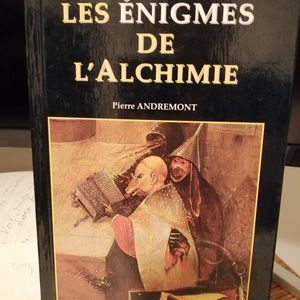 Livre "Les énigmes de l'alchimie"
