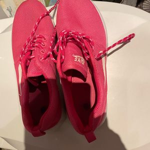 Des baskets rose 