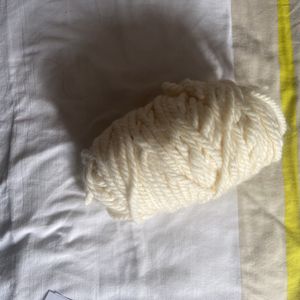 Pelote de laine blanche