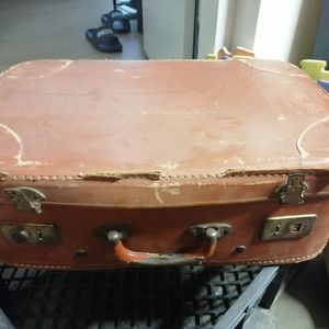 Vieille valise à restaurer 