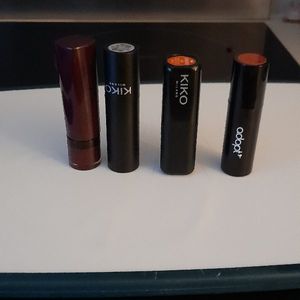4 tubes de rouge à lèvres 